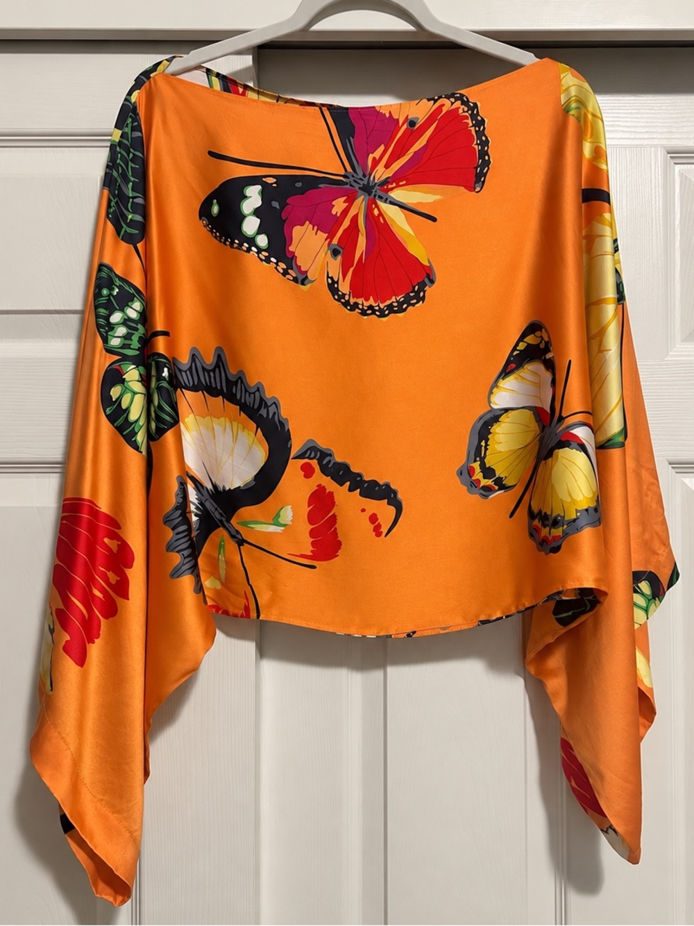 Divine 100% Silk Top - Picture 2 of 3